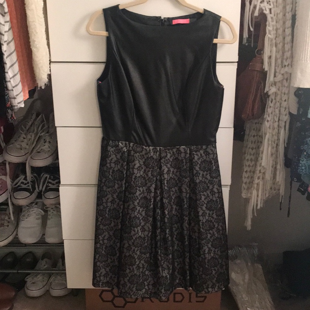 Sleeveless black midi dress // size 10